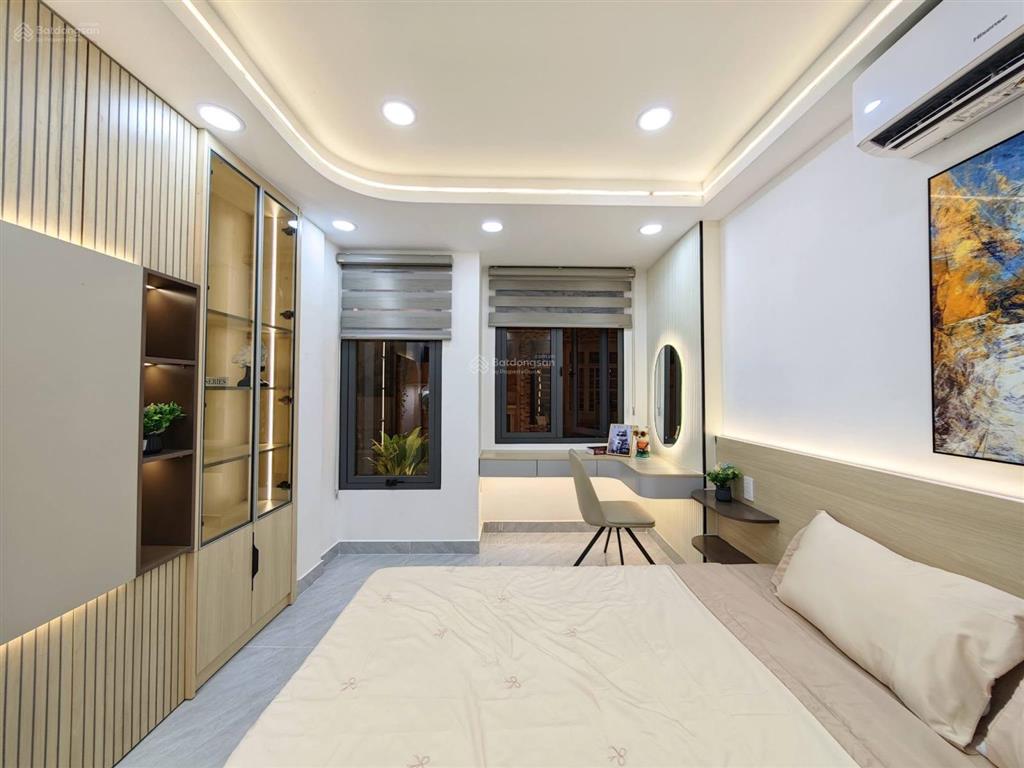 Siêu phẩm nổi bật! nhà sát mt nguyễn đình chiểu | dt 4,2x6,7m  3 tầng