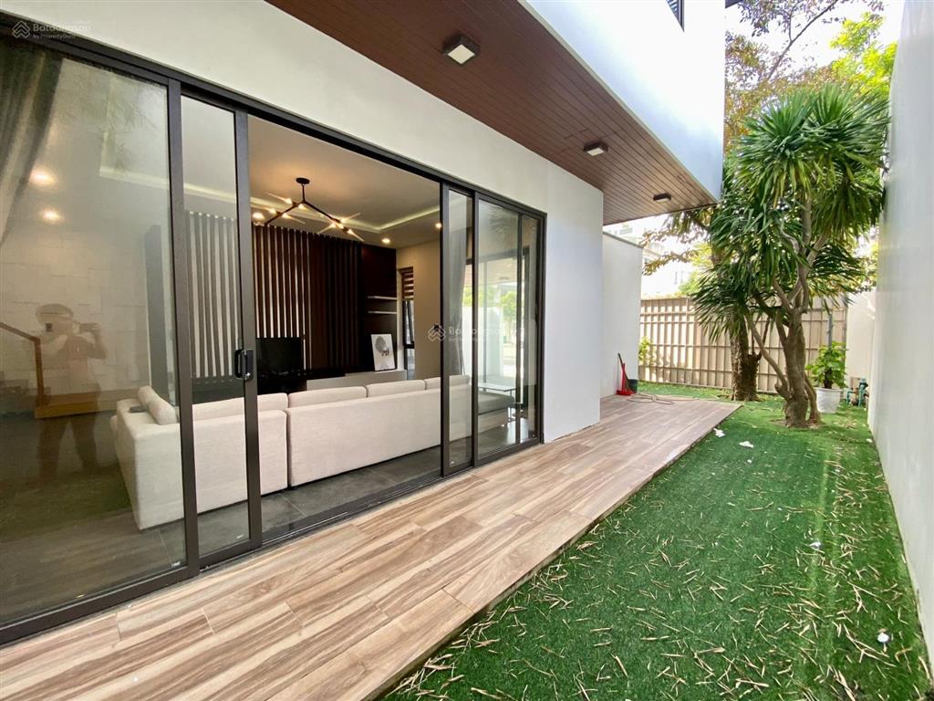 Cho thuê villa sân vườn 5pn khu nam việt á