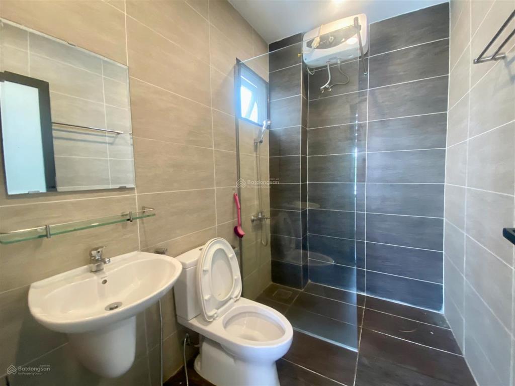 Cho thuê villa sân vườn 5pn khu nam việt á