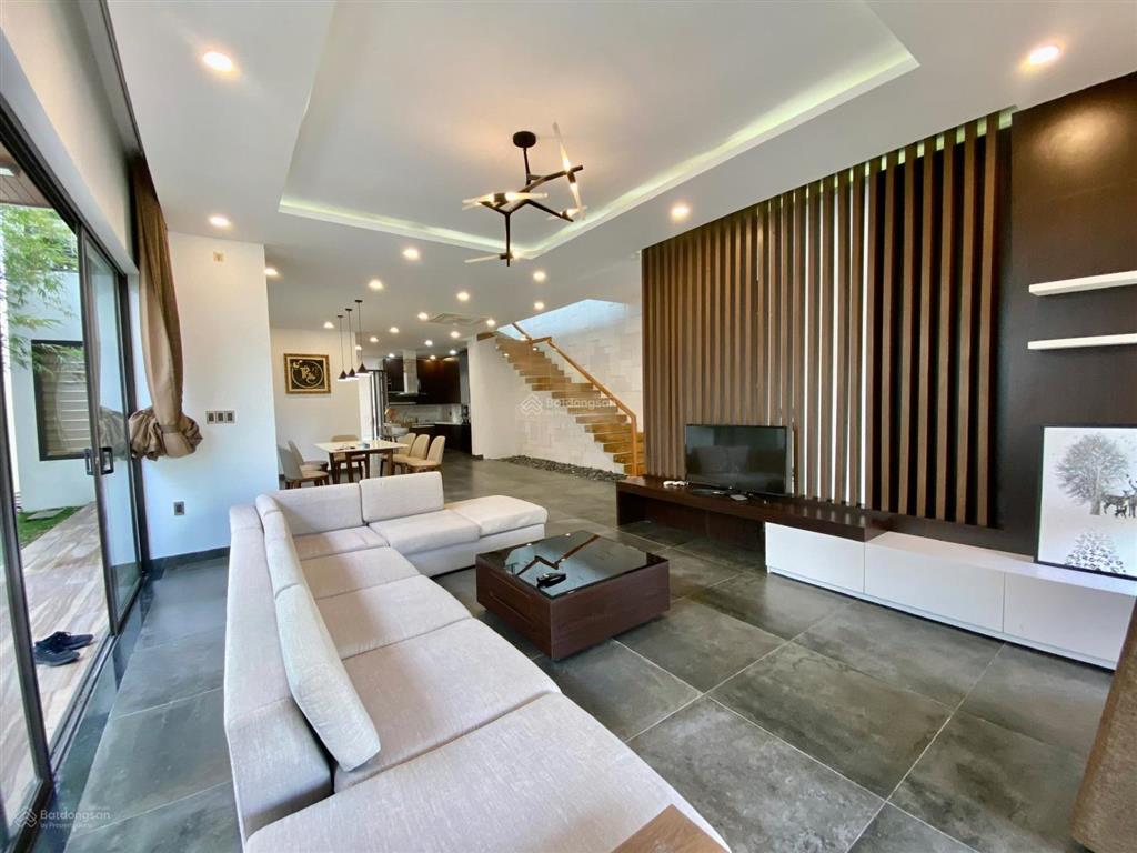 Cho thuê villa sân vườn 5pn khu nam việt á