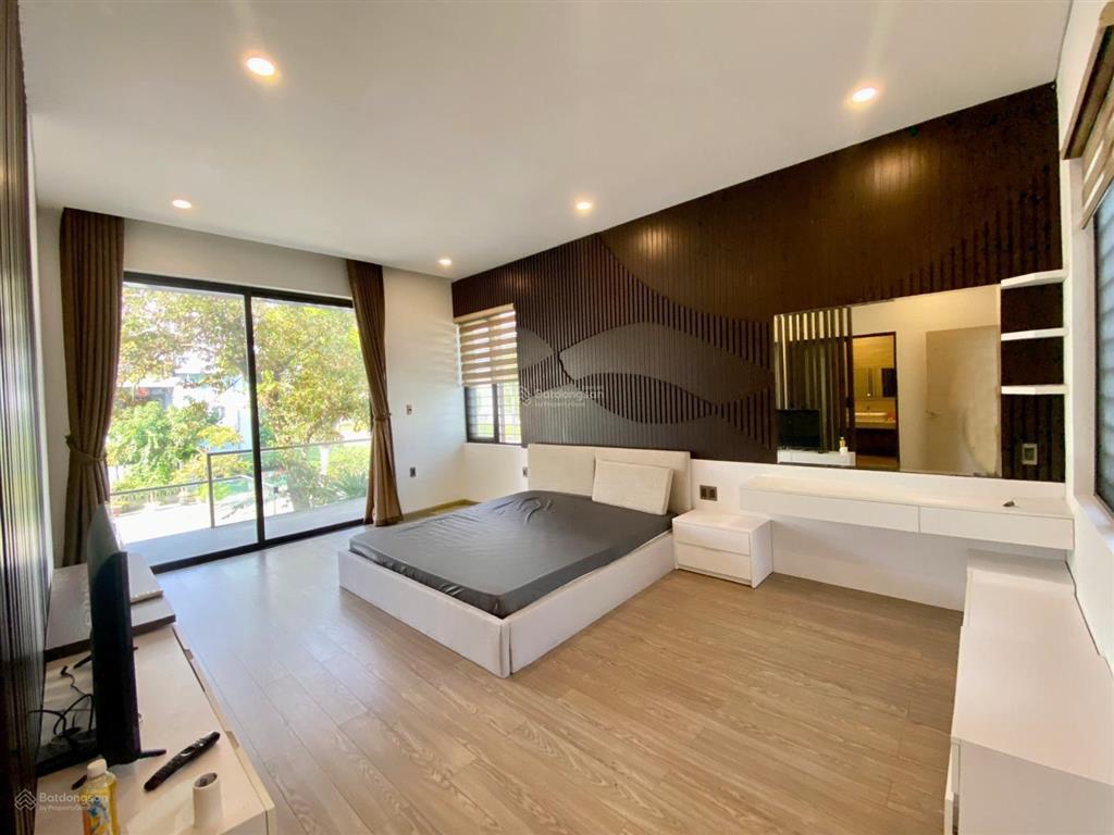 Cho thuê villa sân vườn 5pn khu nam việt á