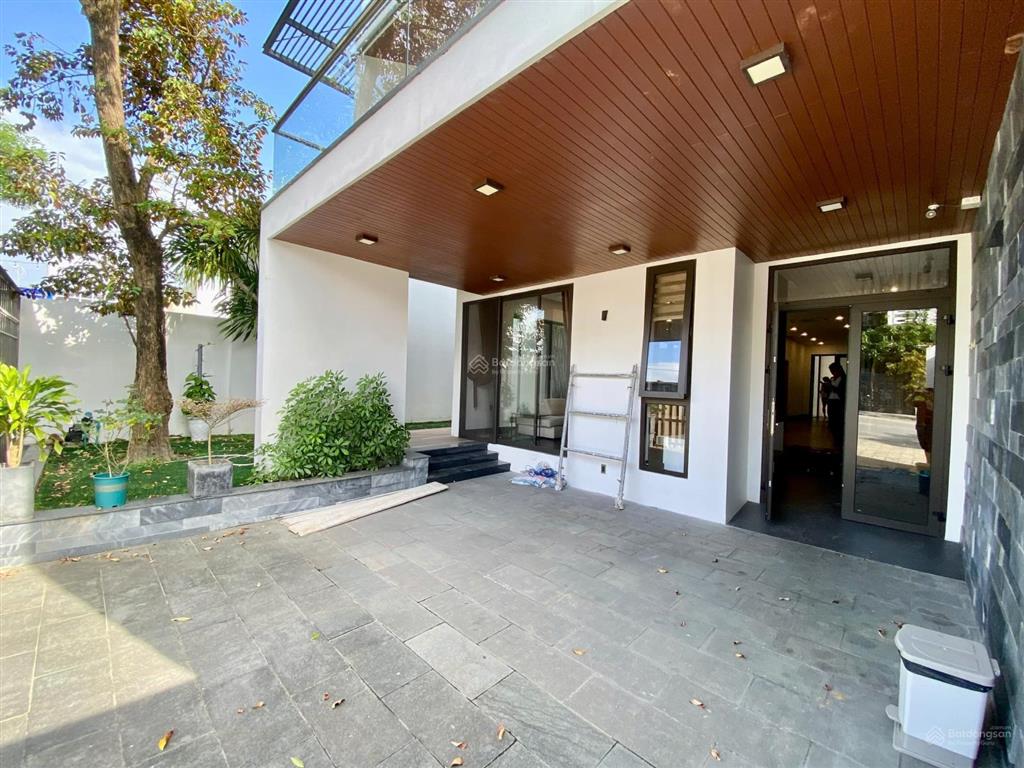 Cho thuê villa sân vườn 5pn khu nam việt á