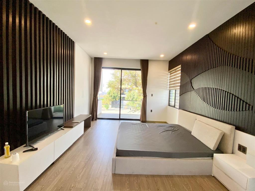 Cho thuê villa sân vườn 5pn khu nam việt á