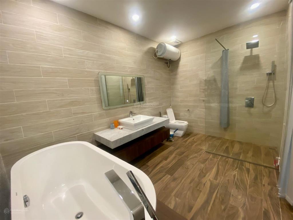 Cho thuê villa sân vườn 5pn khu nam việt á