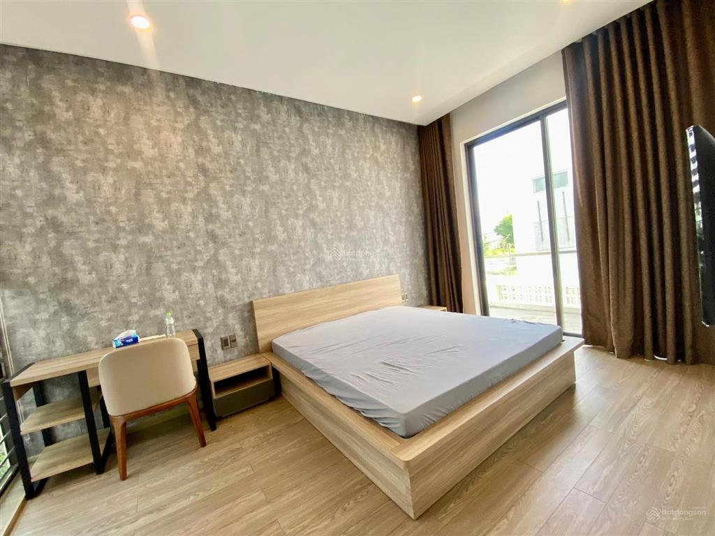 Cho thuê villa sân vườn 5pn khu nam việt á