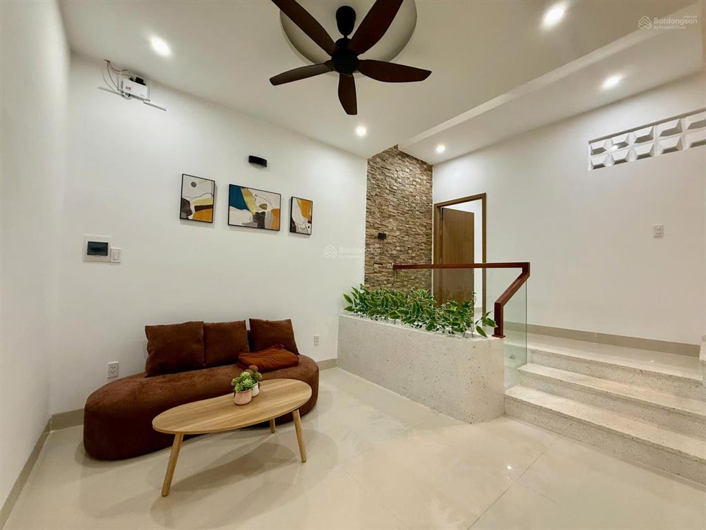 Cho thuê nhà đẹp 3 tầng 4 pn mới nam việt á