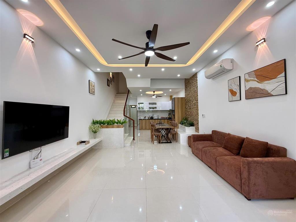 Cho thuê nhà đẹp 3 tầng 4 pn mới nam việt á