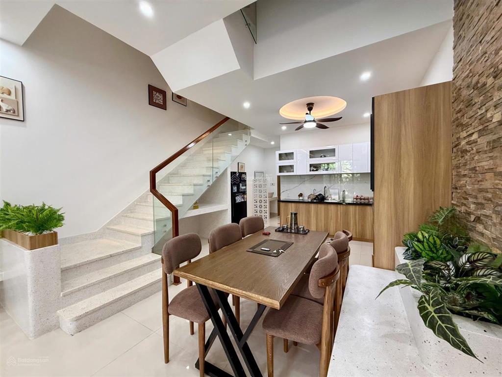 Cho thuê nhà đẹp 3 tầng 4 pn mới nam việt á