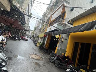 Bán nhà hxh trần hưng đạo, giáp ranh quận 1. dt 5.5x16m, nở hậu 8m, không lộ giới. giá bán 21.5 tỷ