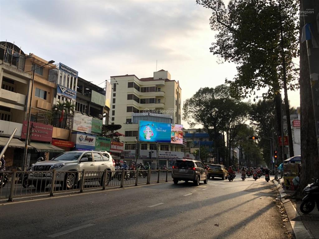 Bán nhà hxh trần hưng đạo, giáp ranh quận 1. dt 5.5x16m, nở hậu 8m, không lộ giới. giá bán 21.5 tỷ