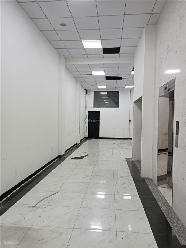 Cho thuê tòa nhà mt 209 nguyễn văn khối, hầm 7 lầu (sd 846m2), giá 70tr/1th