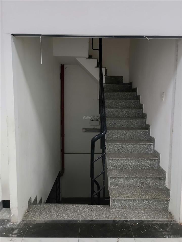 Cho thuê tòa nhà mt 209 nguyễn văn khối, hầm 7 lầu (sd 846m2), giá 70tr/1th