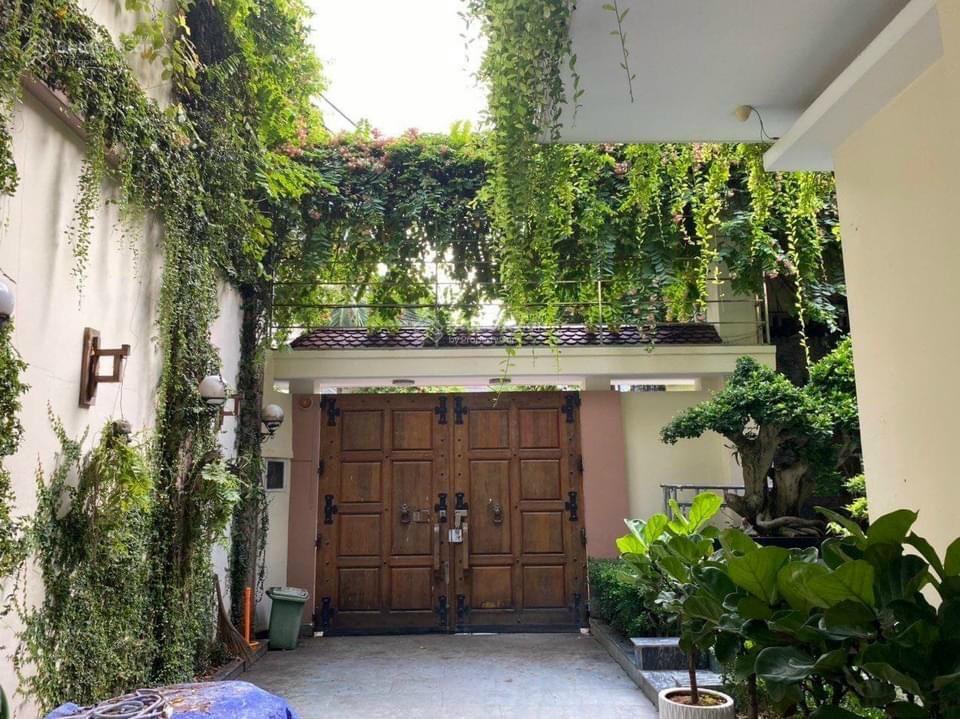 Bán đất xây biệt thự đường lê văn lương  dt 12.5x30m, cn 300m2. giảm 3 tỷ còn 43 tỷ tl