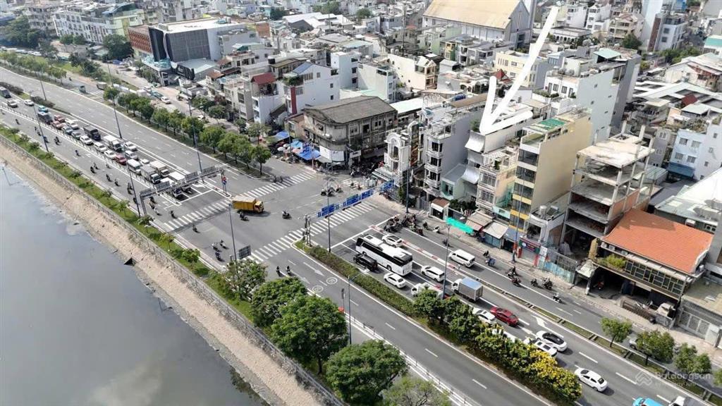 Mặt tiền phường sài gòn, cách chợ bến thành chưa đầy 1km. dt 4x26m, 6 tầng. giá bán 33 tỷ tl