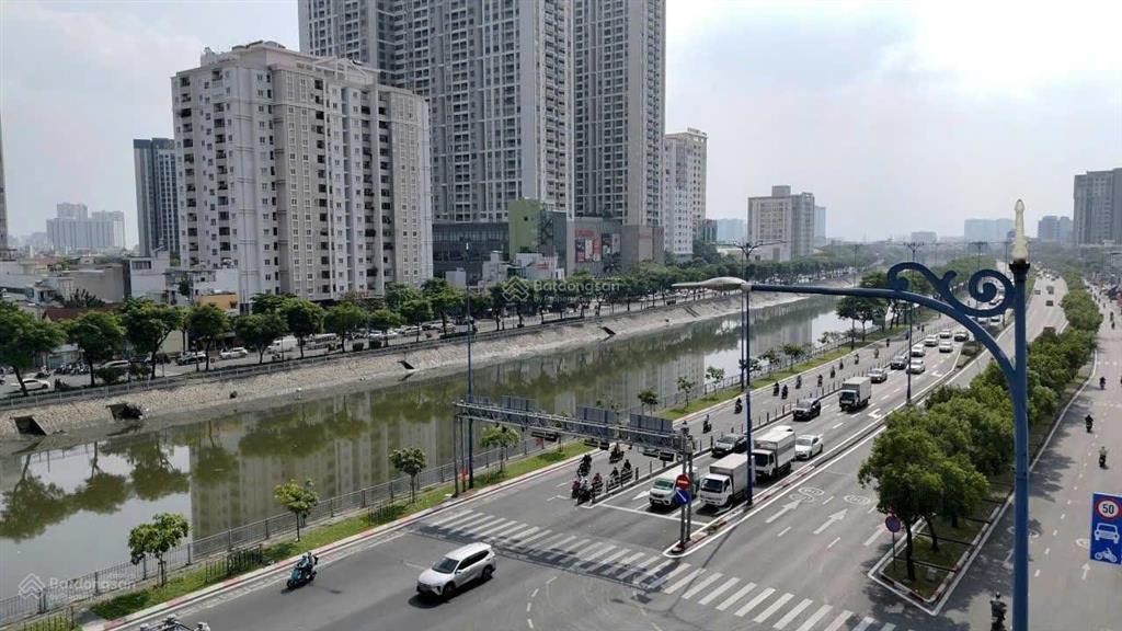 Mặt tiền phường sài gòn, cách chợ bến thành chưa đầy 1km. dt 4x26m, 6 tầng. giá bán 33 tỷ tl