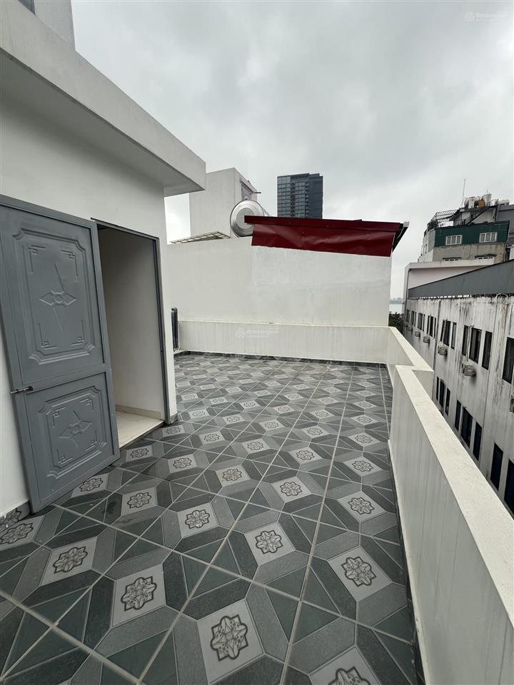 Cần bán nhà tây hồ 38m, 7 tầng thang máy, view hồ tây