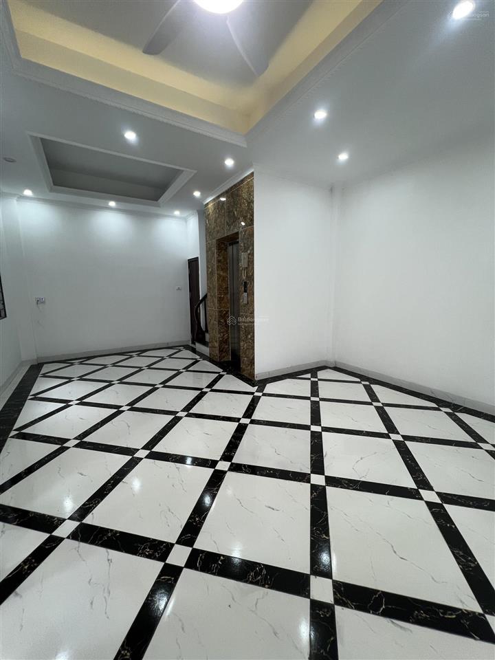 Cần bán nhà tây hồ 38m, 7 tầng thang máy, view hồ tây