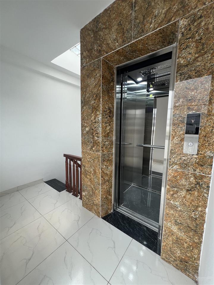 Cần bán nhà tây hồ 38m, 7 tầng thang máy, view hồ tây