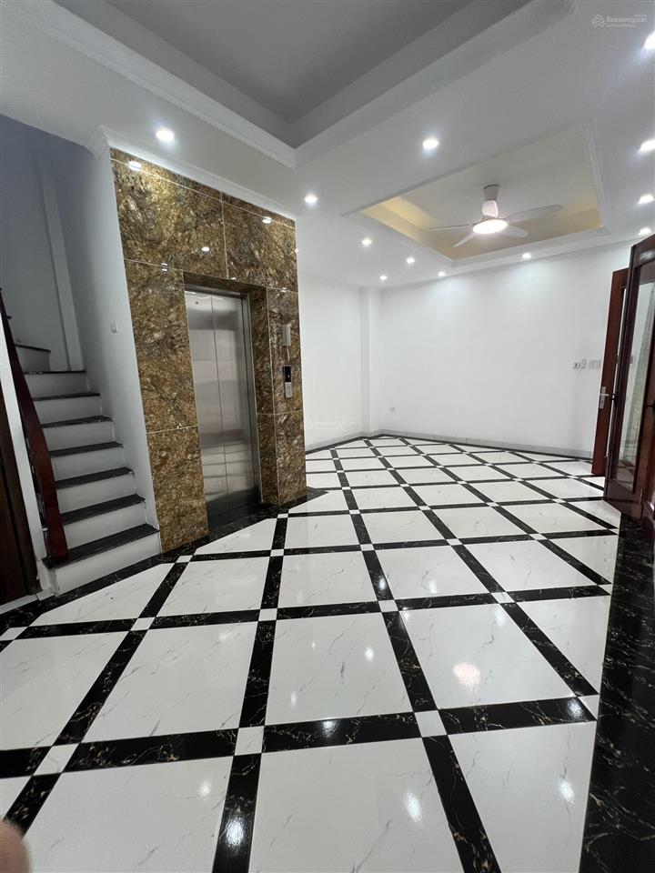 Cần bán nhà tây hồ 38m, 7 tầng thang máy, view hồ tây