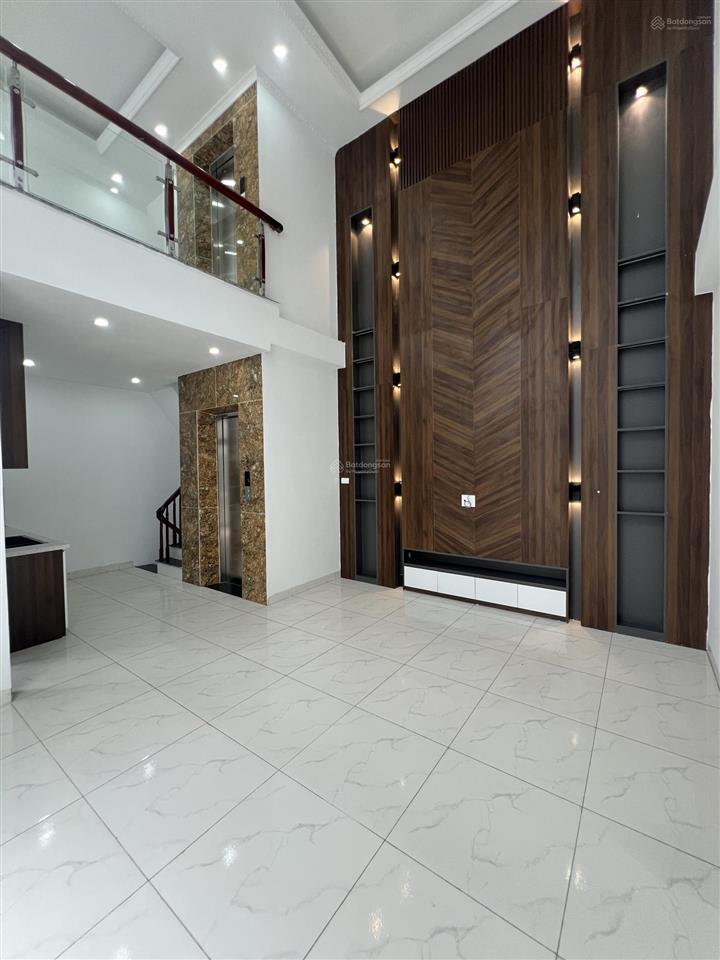 Cần bán nhà tây hồ 38m, 7 tầng thang máy, view hồ tây