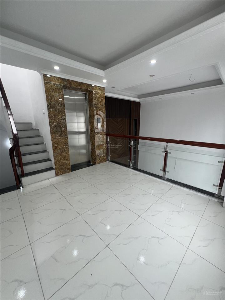 Cần bán nhà tây hồ 38m, 7 tầng thang máy, view hồ tây
