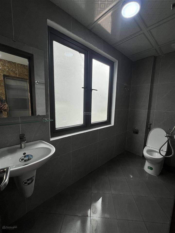 Cần bán nhà tây hồ 38m, 7 tầng thang máy, view hồ tây