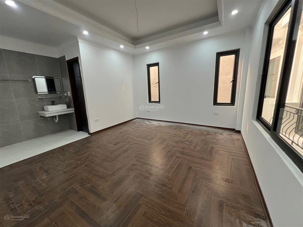 Cần bán nhà thái thịnh xây mới 6 tầng có thang máy