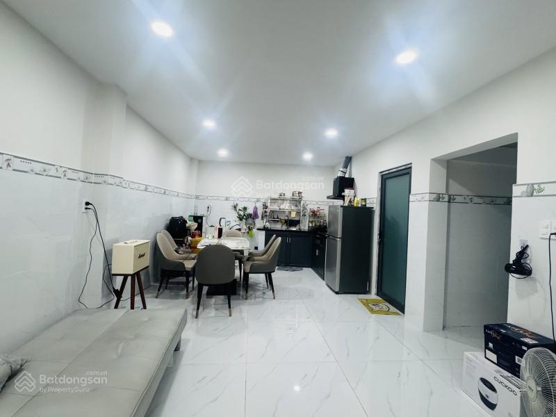 Nhà mới 2 tầng  tnpb  xe hơi ngủ trong sân  hơn 5 tỷ  hàng hiếm