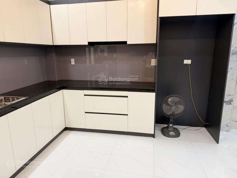 Ngay trung tâm trường thọ  3 tầng  4pn  5wc  hẻm xe tải  nhà mới ở ngay