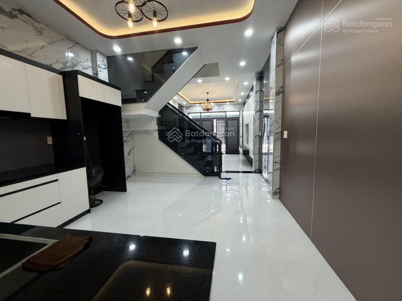 Ngay trung tâm trường thọ  3 tầng  4pn  5wc  hẻm xe tải  nhà mới ở ngay