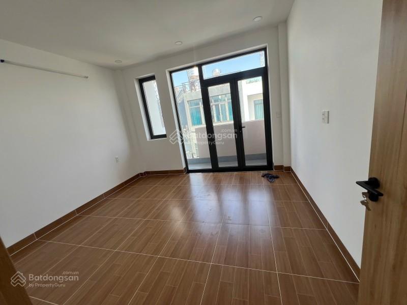 Ngay trung tâm trường thọ  3 tầng  4pn  5wc  hẻm xe tải  nhà mới ở ngay