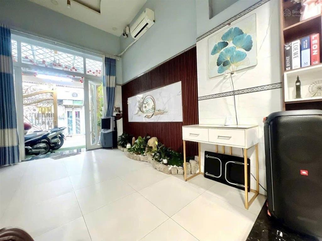 Nhà mới 4 tầng  linh xuân  đường 8m thông bàn cờ  gấp bán