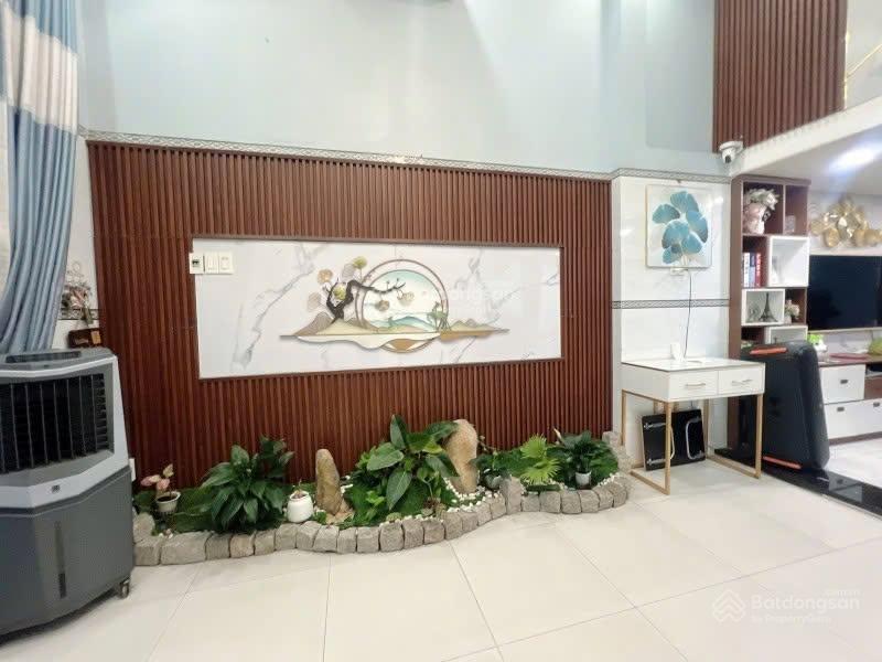 Nhà mới 4 tầng  linh xuân  đường 8m thông bàn cờ  gấp bán