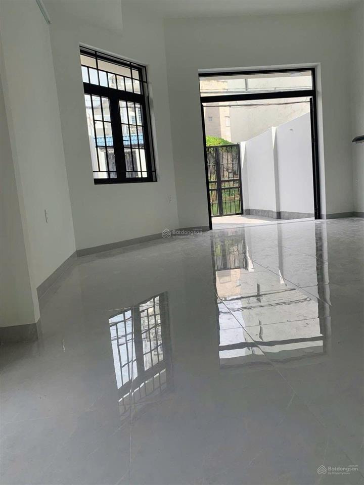 Bán nhà mặt tiền đường số  long trường tp thủ đức  ngộp  giá tốt  3 tầng hoàn công