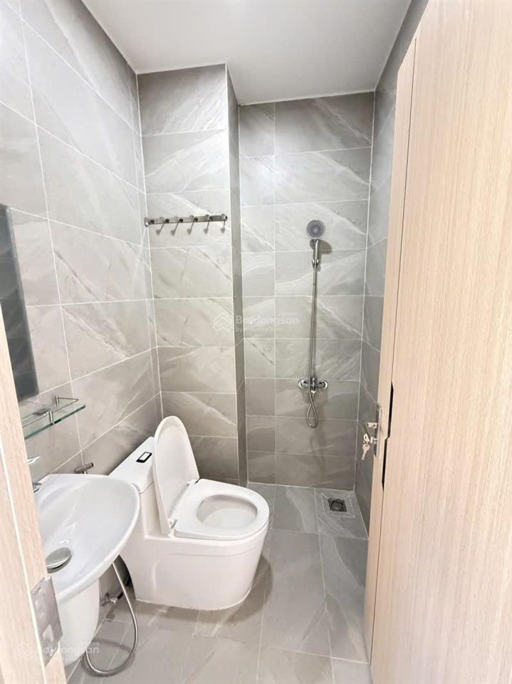 Nhà mới 5 tầng  long trường  ở ngay  nhỉnh 4 tỷ
