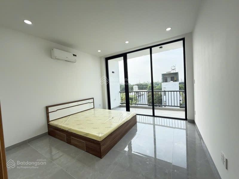 Nhà mới 5 tầng  long trường  ở ngay  nhỉnh 4 tỷ