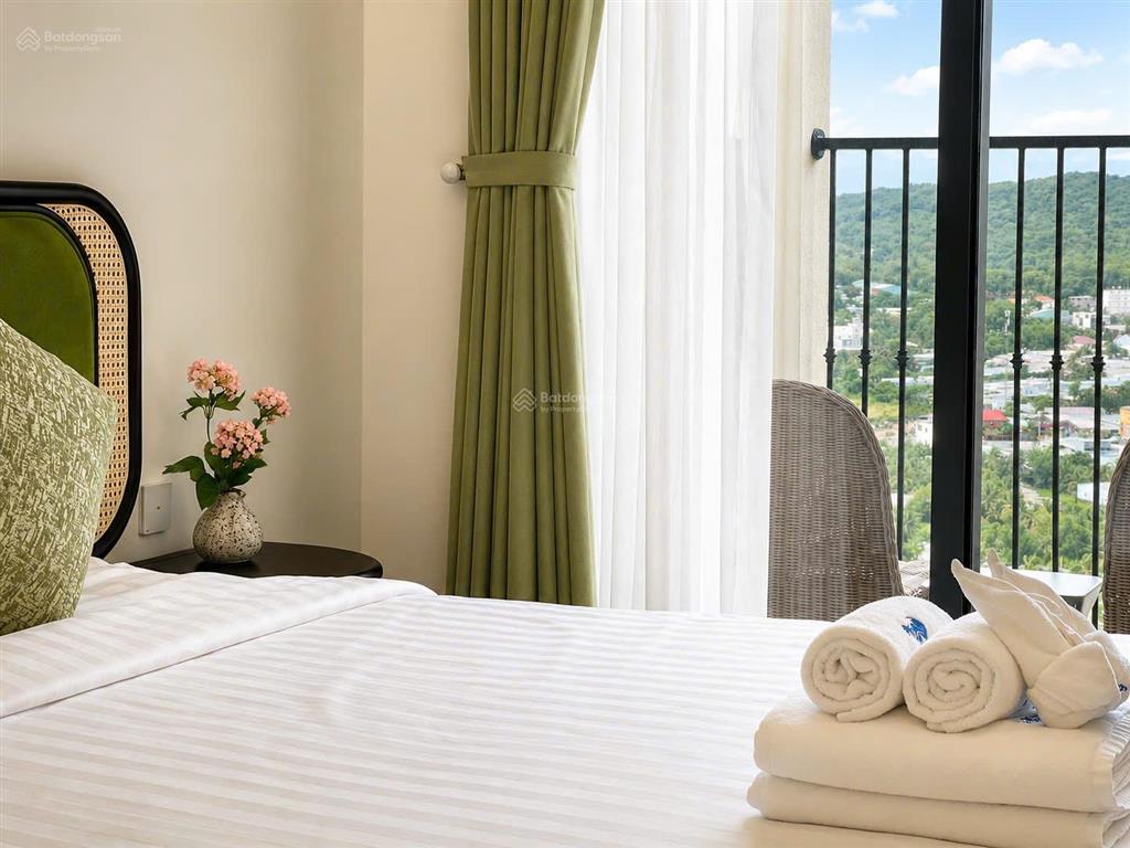 Giá 2,55 tỉ  full nội thất  h2  view bãi kem