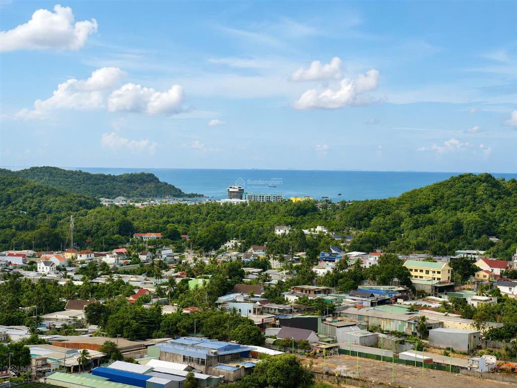 Giá 2,55 tỉ  full nội thất  h2  view bãi kem