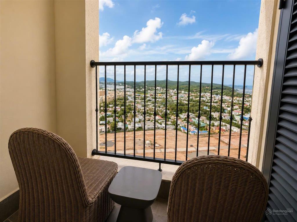 Giá 2,55 tỉ  full nội thất  h2  view bãi kem