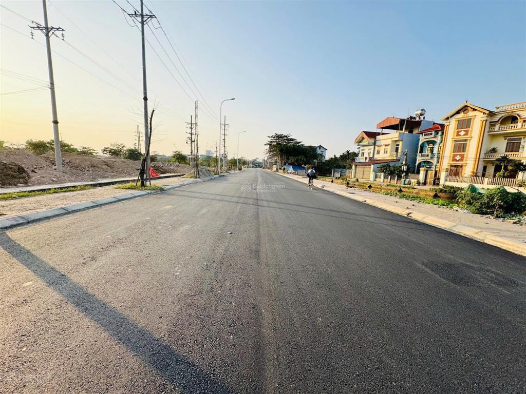 Bán gấp cuối năm căn góc 76m2 sẵn nhà ở ngay  giá chỉ 3.6 tỷ  nội thất cơ bản  tân xã  hòa lạc