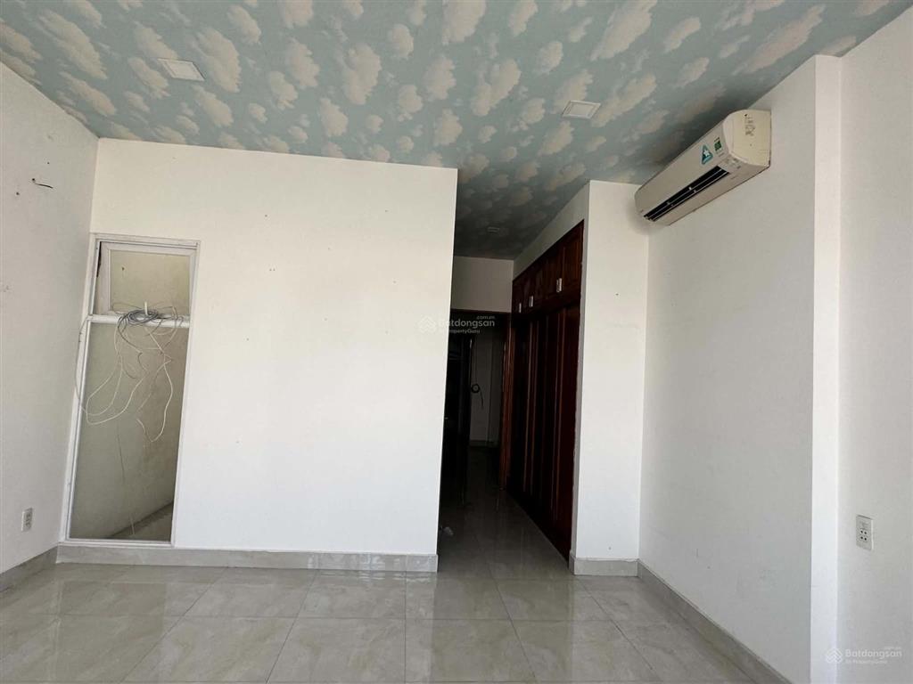 Bán nhà mặt tiền đường xóm chiếu, quận 4, giá rẻ