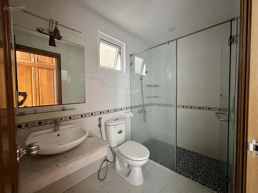 Bán nhà mặt tiền đường xóm chiếu, quận 4, giá rẻ