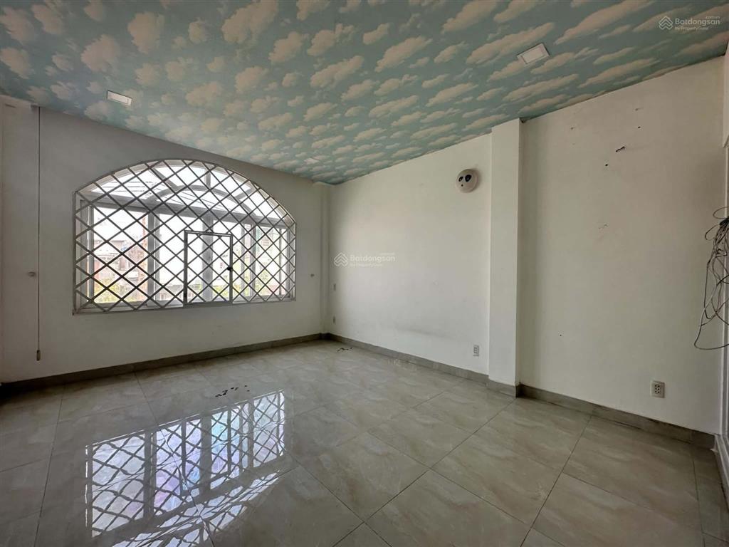 Bán nhà mặt tiền đường xóm chiếu, quận 4, giá rẻ