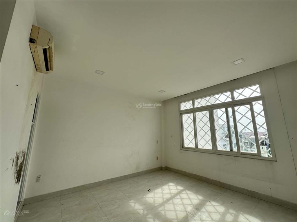 Bán nhà mặt tiền đường xóm chiếu, quận 4, giá rẻ