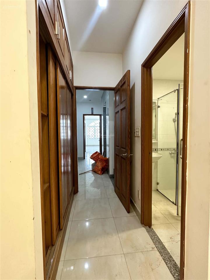 Bán nhà mặt tiền đường xóm chiếu, quận 4, giá rẻ