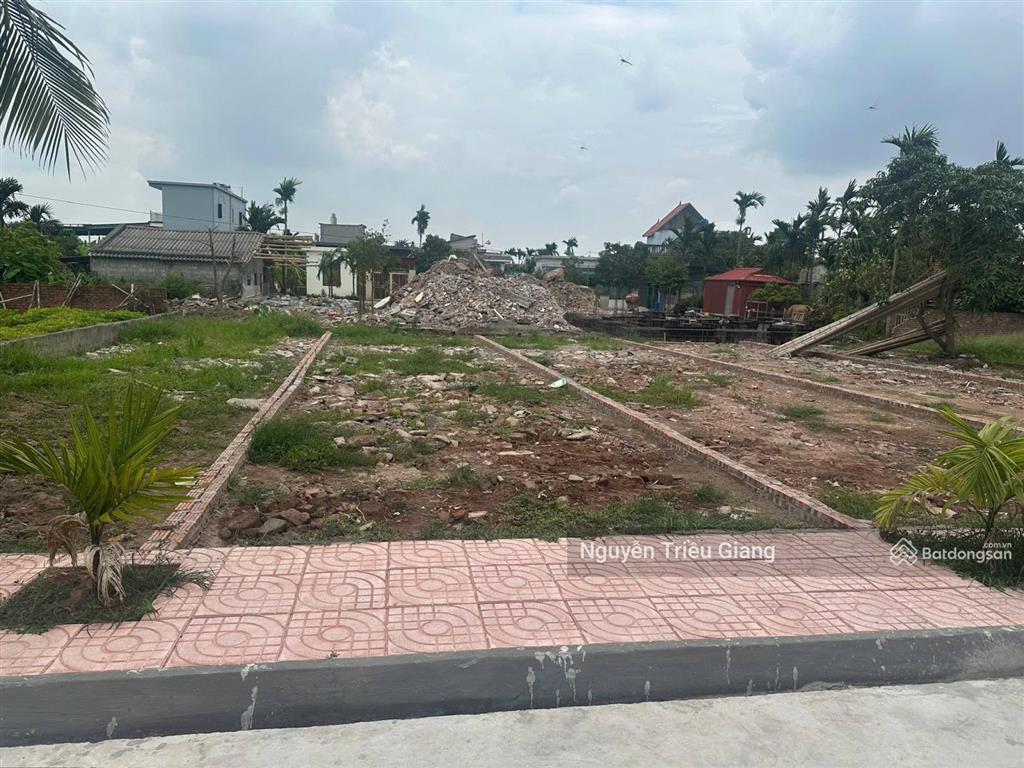 (quý hiếm) đi bộ ra vsip chỉ 300m, lô đất full cư, vuông vắn, sổ đỏ sẵn sàng giao dịch 1 nốt nhạc
