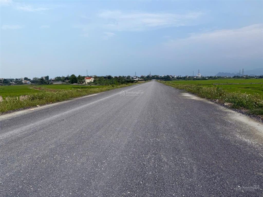 100m thổ cư mà giờ này giá chỉ có 2 tỷ thôi anh chị ạ. những mảnh xung quanh ít nhất cũng 2,5 tỷ