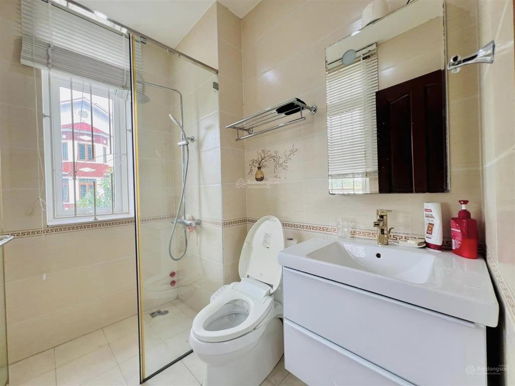 Cho thuê biệt thự full nt có hồ bơi thang máy kdc khang điền , đỗ xuân hợp q9