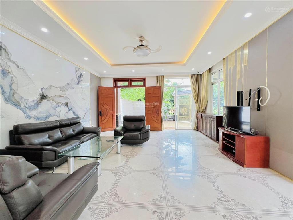 Cho thuê biệt thự full nt có hồ bơi thang máy kdc khang điền , đỗ xuân hợp q9