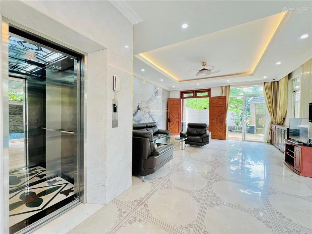 Cho thuê biệt thự full nt có hồ bơi thang máy kdc khang điền , đỗ xuân hợp q9